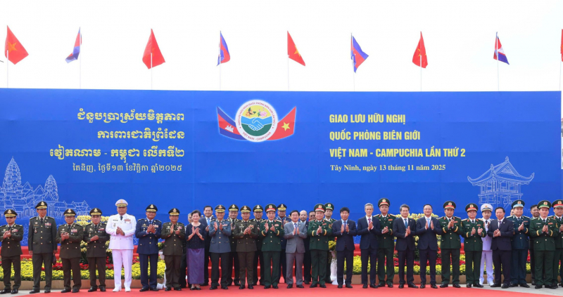 Giao lưu hữu nghị quốc phòng biên giới,  thắt chặt tình đoàn kết hữu nghị Việt Nam – Campuchia 